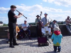 old-band-young-fan-1502738