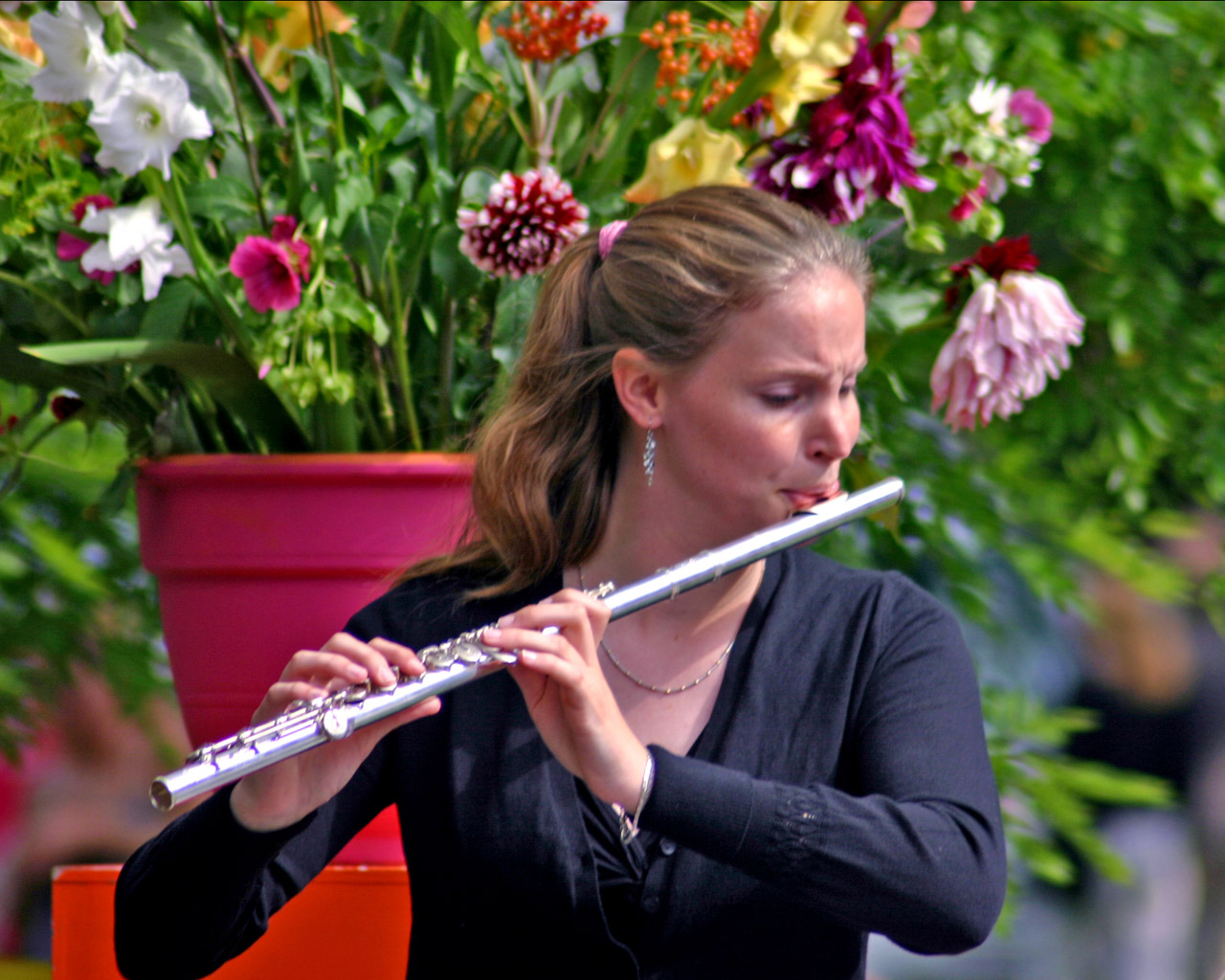 flute-player-1567317