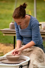 throwing-pots-1540316