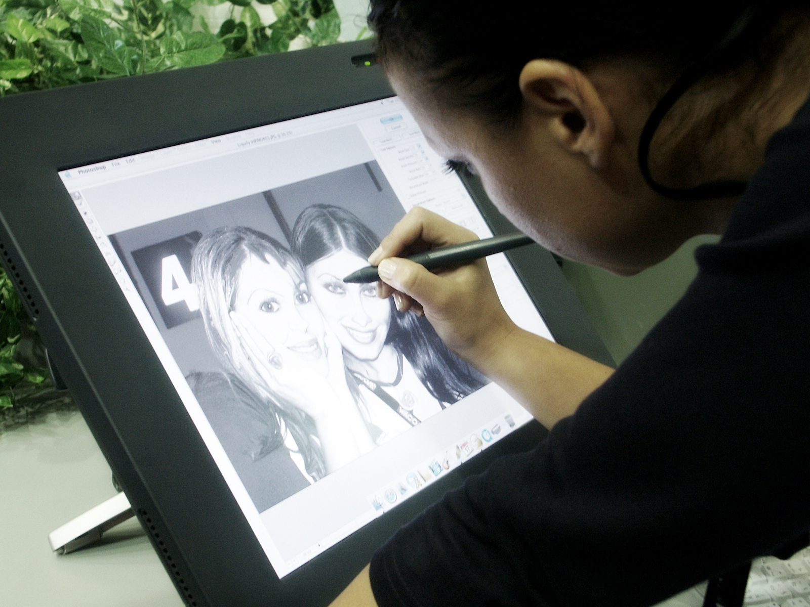 pen-tablet-girl-1511024