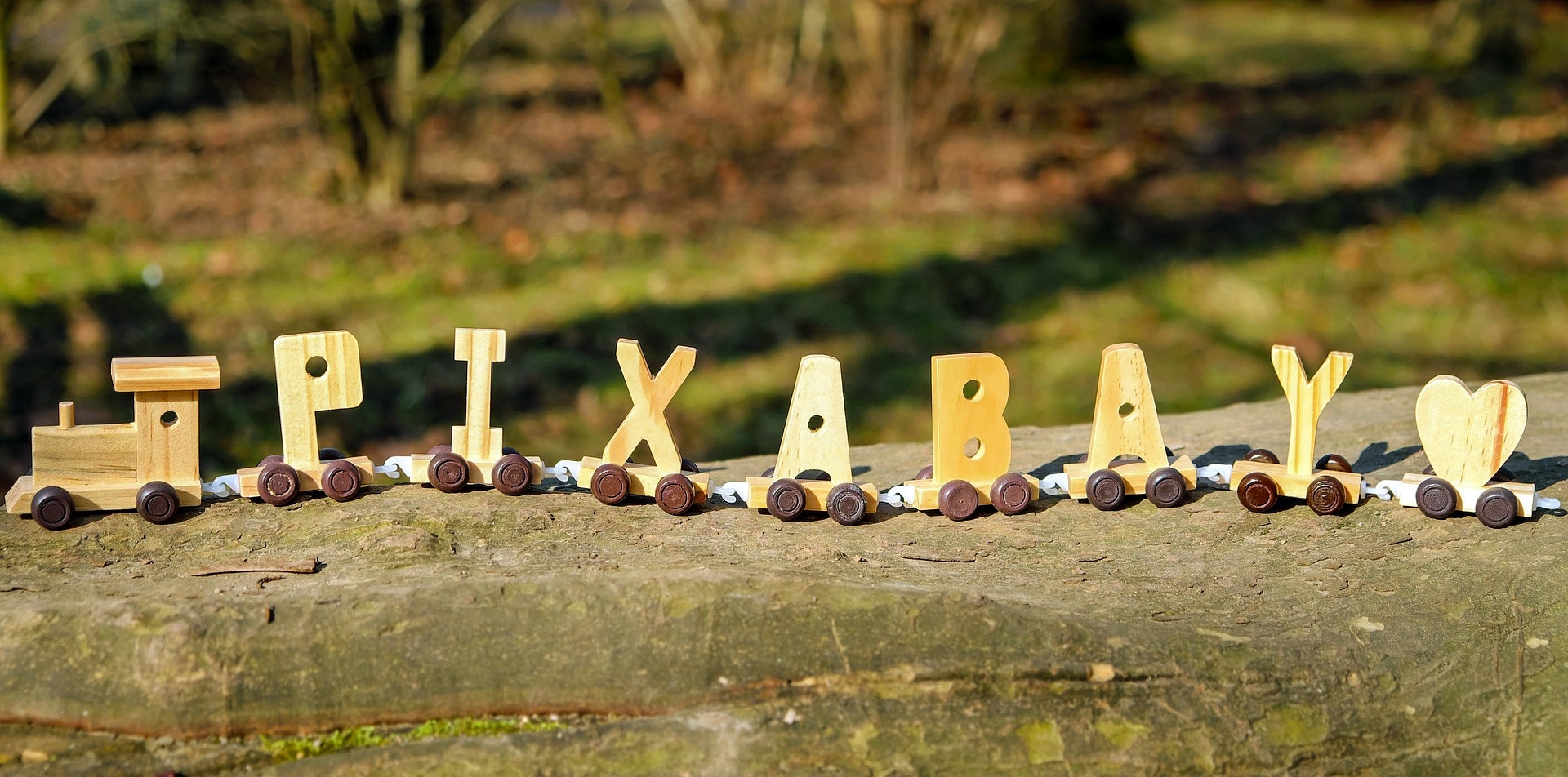 wooden-train-2066492_1920_